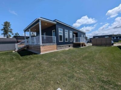 Corner Lot! Two Bed, Two Bath Four Season In Port Elgin!