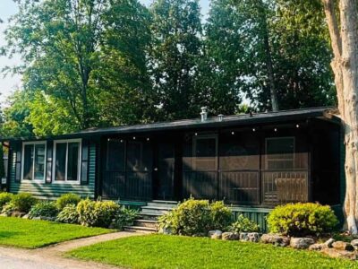 Two Bedroom Park Model On Large Lot @ Pioneer Point!